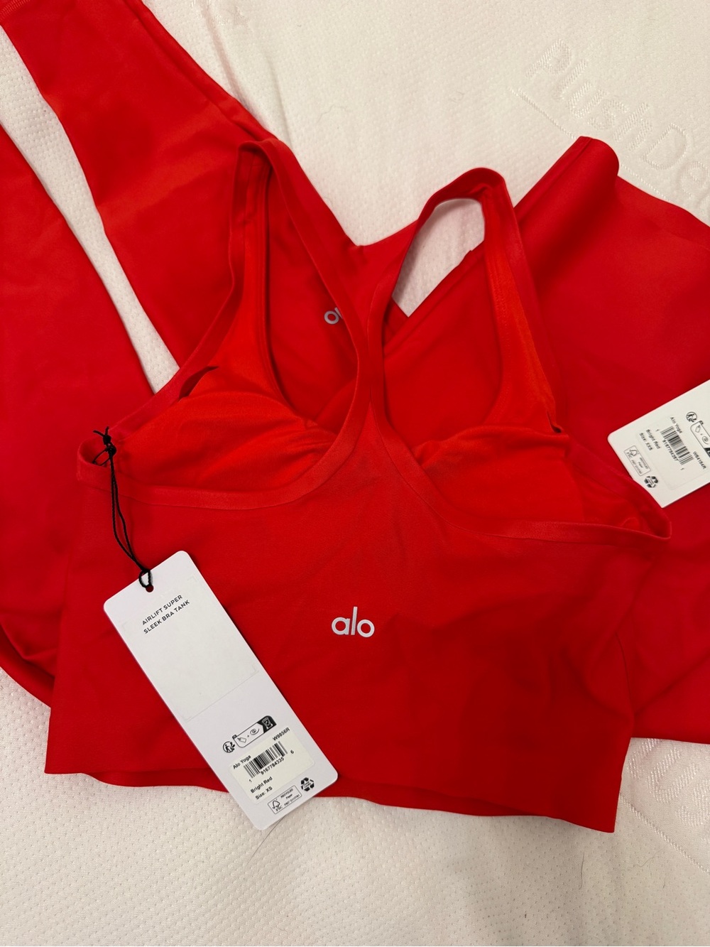 Airlift SET Super Sleek Bra Tank & Leggings BRIGHT RED - Picture 6 of 6